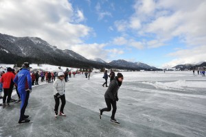 Eislaufen am Weissensee - © www.hotel-moser.at