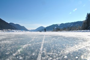 Eislaufen am Weissensee - © www.hotel-moser.at