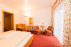 Zimmer Landhaus mit Seeblick - © www.hotel-moser.at