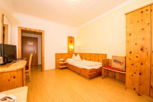 Einzelzimmer mit Waldblick - © www.hotel-moser.at